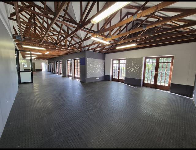127M² OFFICE TO LET IN PARKMORE